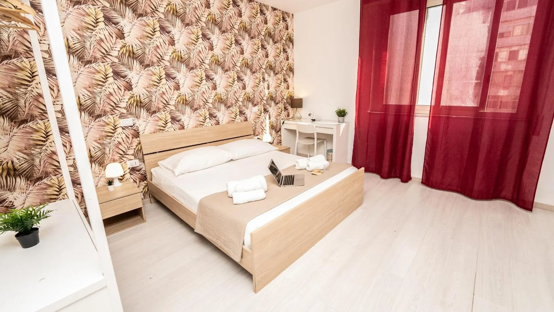 Central Room 128L Palermo