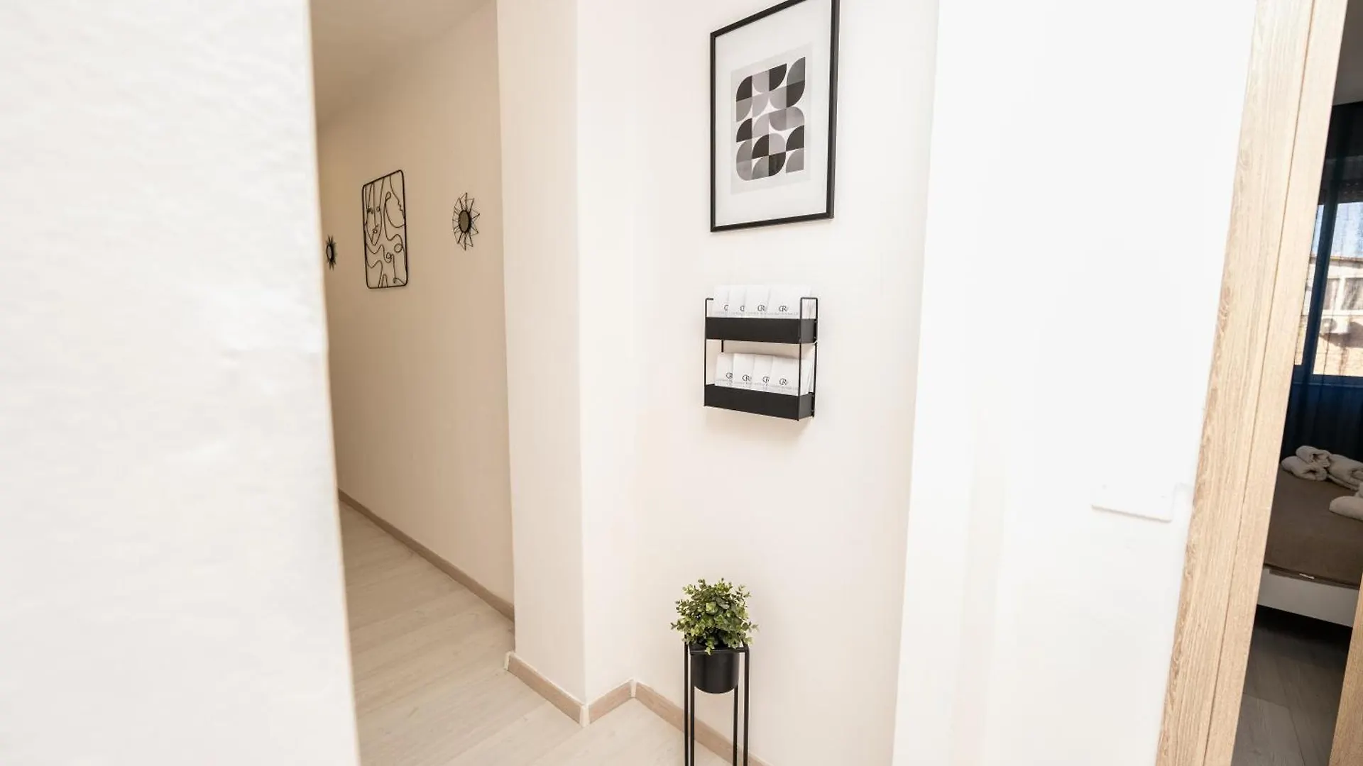 Central Room 128L Palermo
