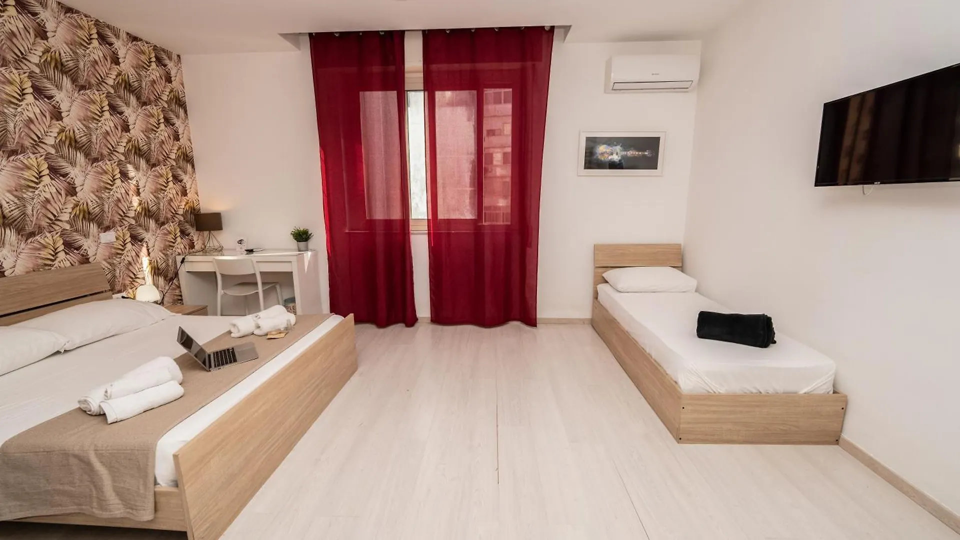 Central Room 128L Palermo