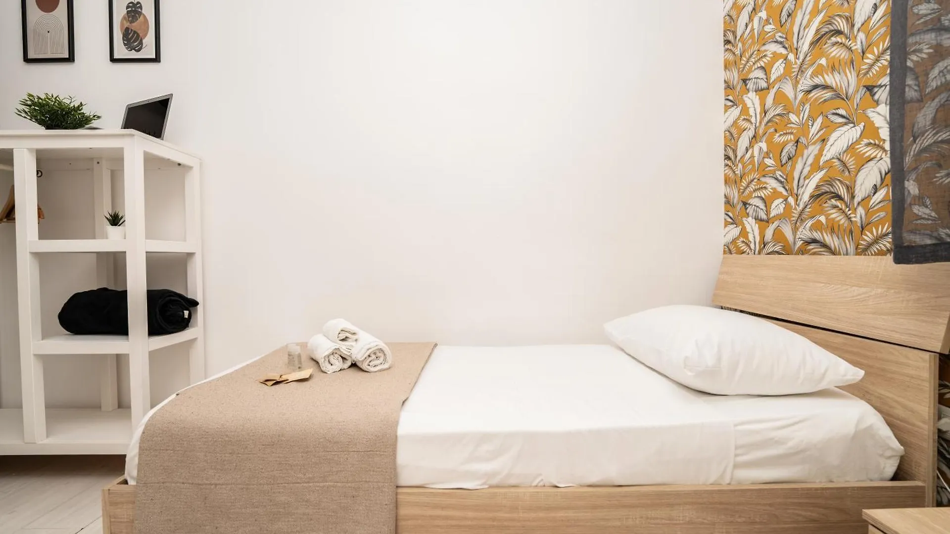 Central Room 128L Palermo Guest house