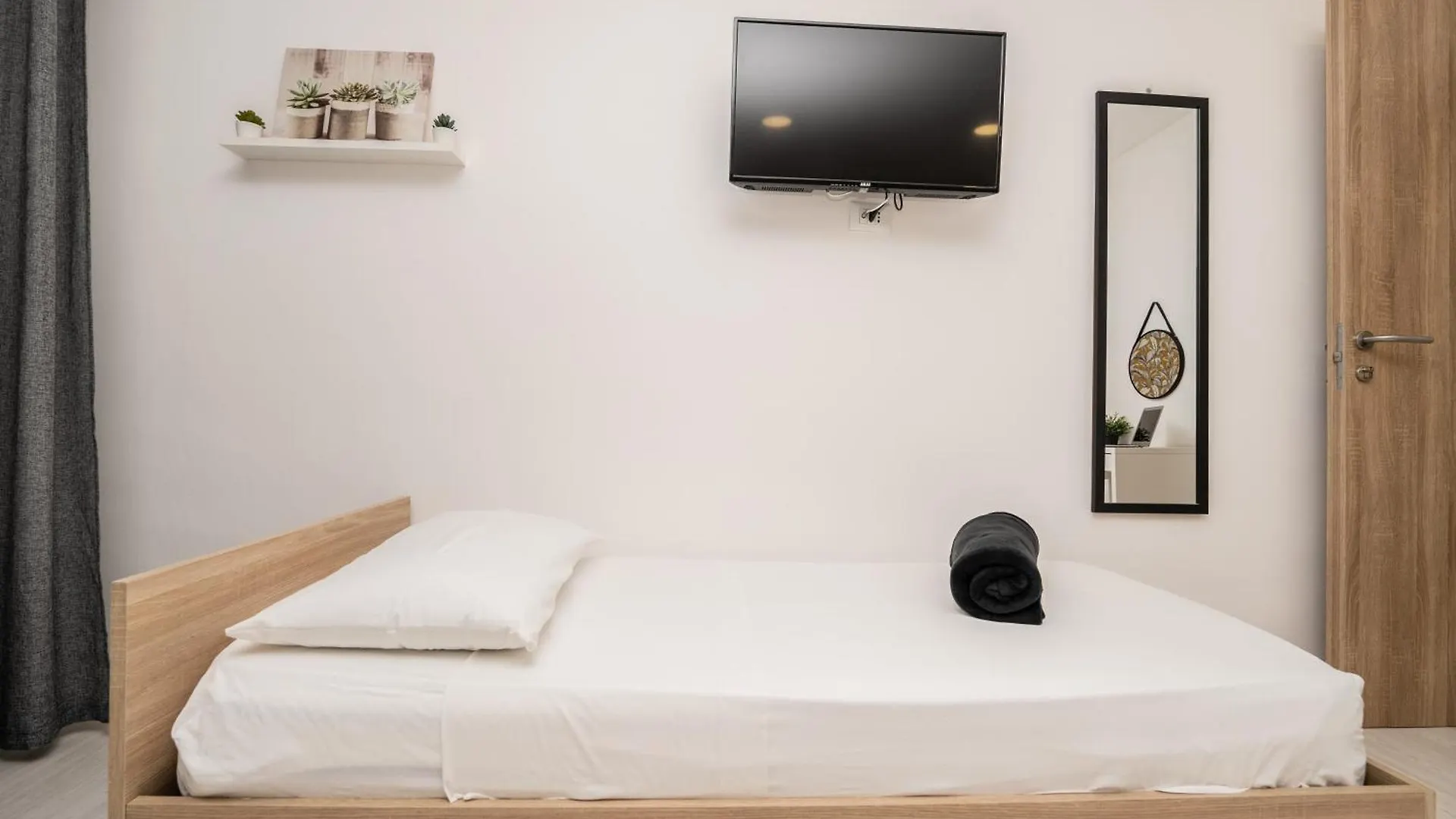 Central Room 128L Palermo Guest house