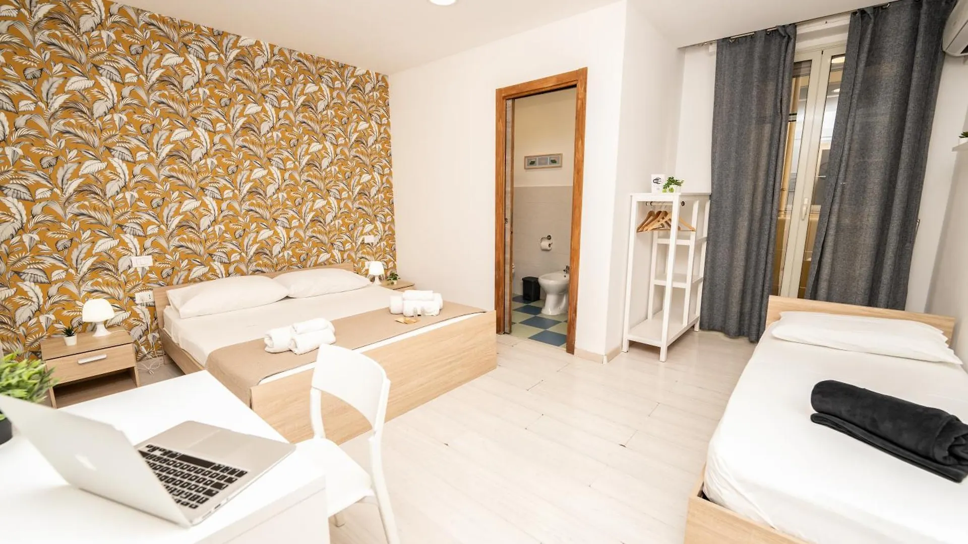 Guest house Central Room 128L Palermo Italy