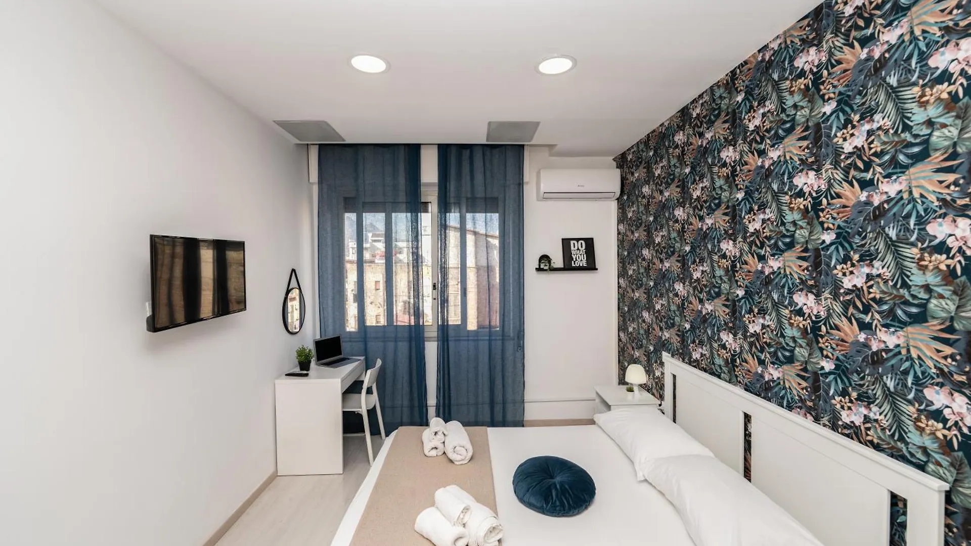 Central Room 128L Palermo Guest house