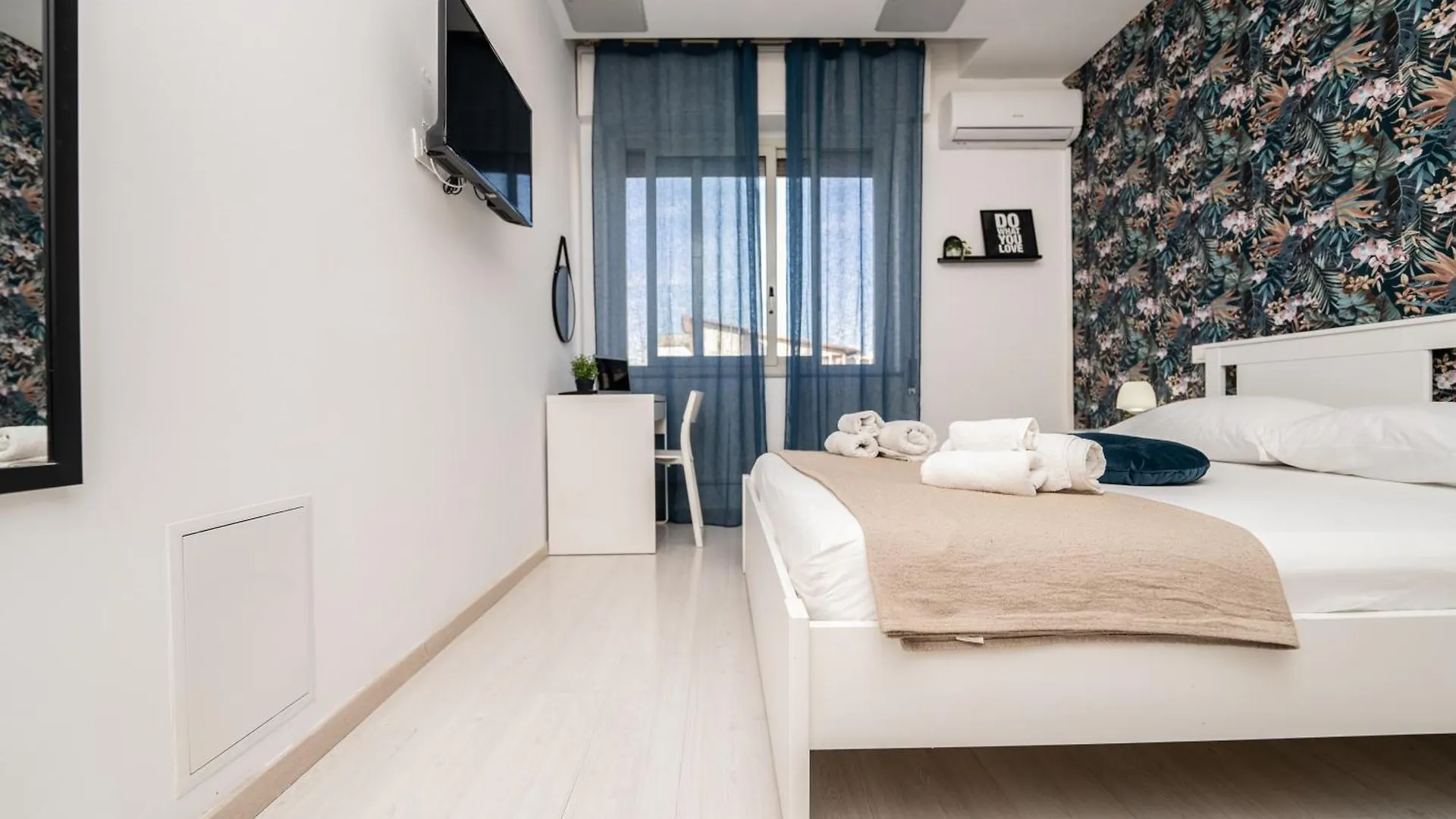 Central Room 128L Palermo Guest house
