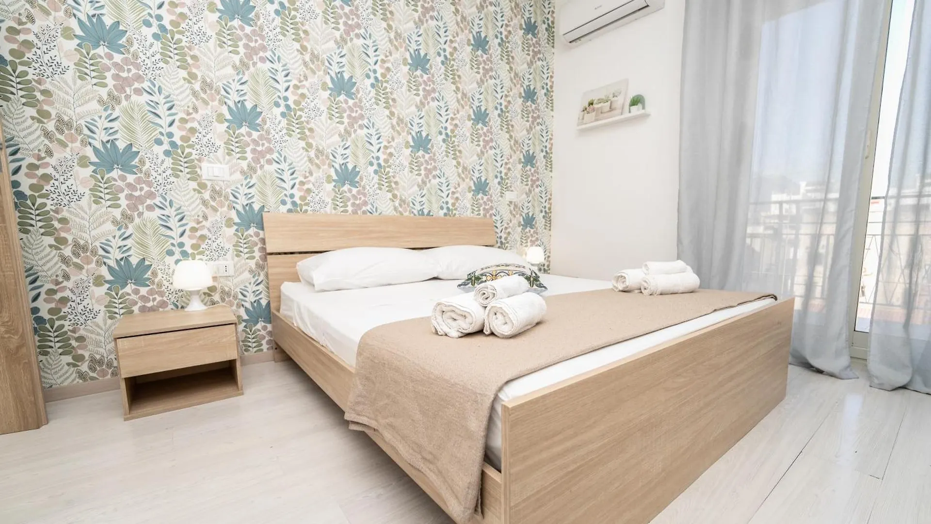 Central Room 128L Palermo Guest house