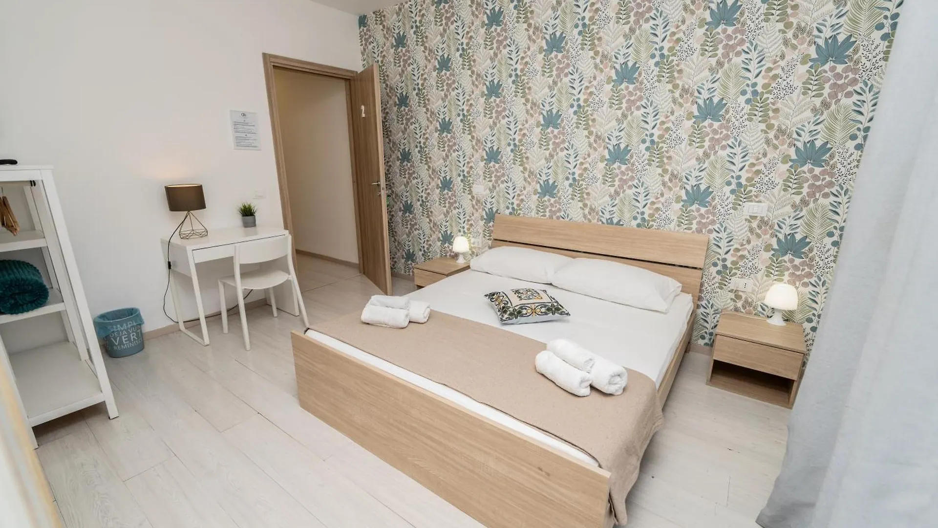 Central Room 128L Palermo Guest house